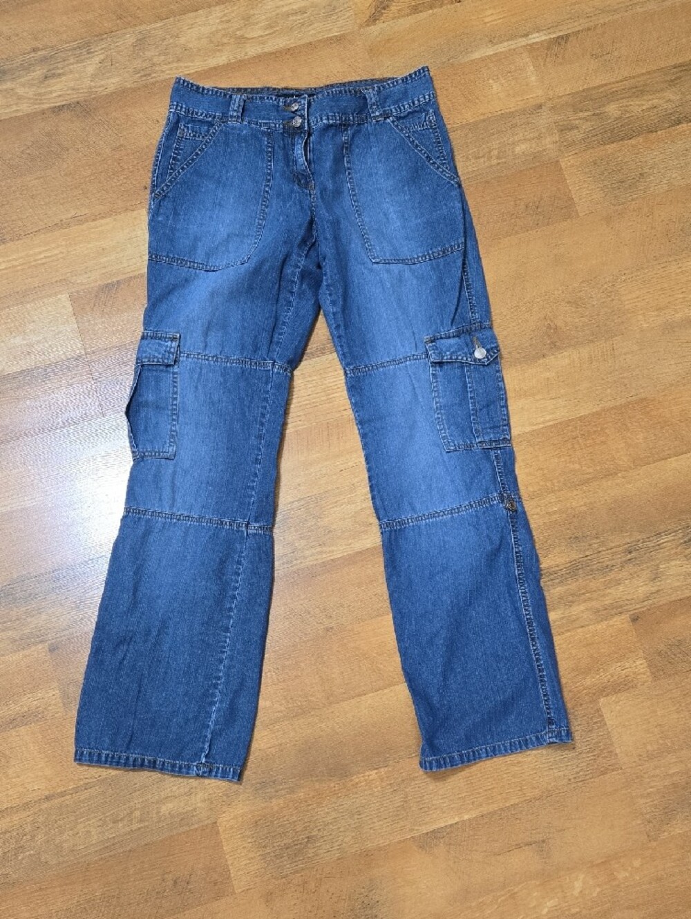 Daisy Fuentes Medium Blue Denim Jeans with Golden Stitching